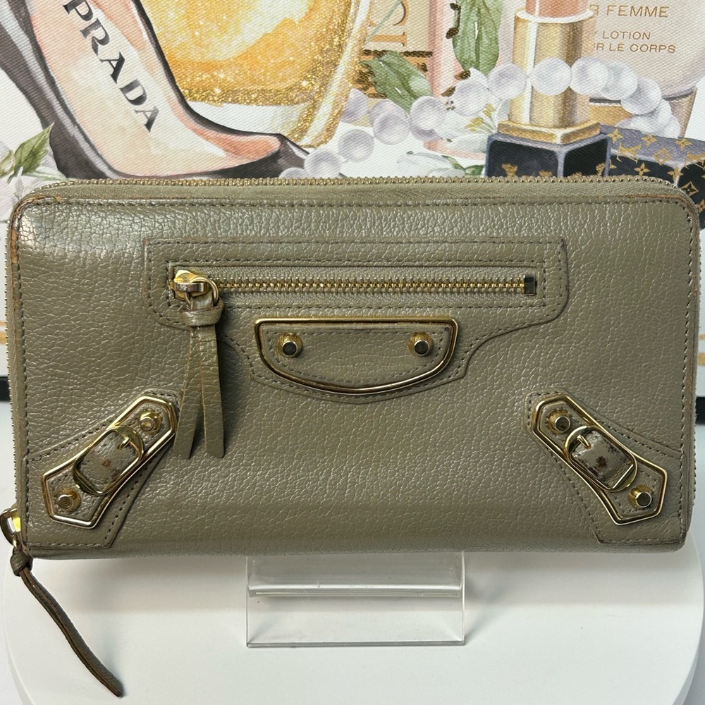 Balenciaga Chèvre Gold Metallic Edge Leather Zip Around Wallet 😍